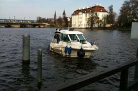Während der Prüfung zum Bootsführerschein. Während der Prüfung zum Bootsführerschein.